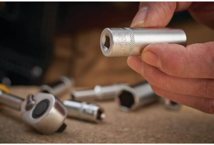 Головка 1/4 х 10 мм, з шестигранним профілем, висока, метрична. STANLEY FMMT17523-0