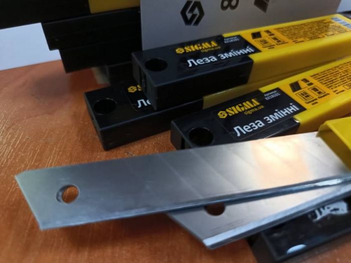 Леза змінні (прямі) 18мм 10шт Sigma (8218101)