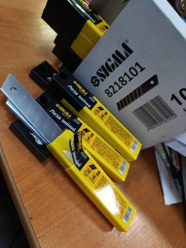 Леза змінні (прямі) 18мм 10шт Sigma (8218101)