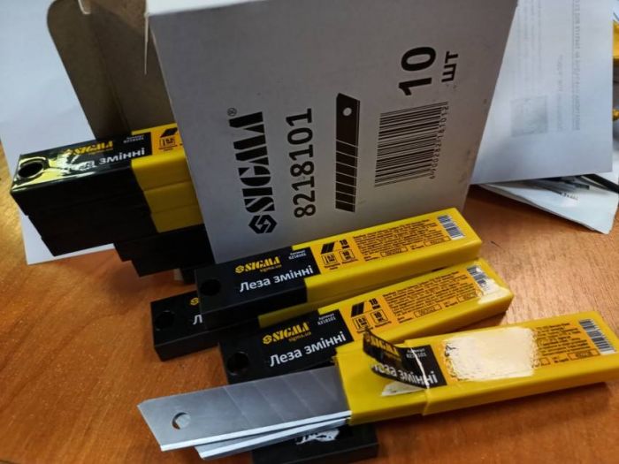 Леза змінні (прямі) 18мм 10шт Sigma (8218101)