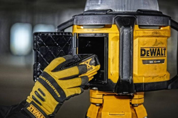 Ліхтар світлодіодний акумуляторний DeWALT DCL074