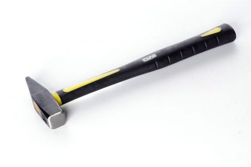 Молоток слюсарний з фібергласовою рукояткою (600гр) СИЛА