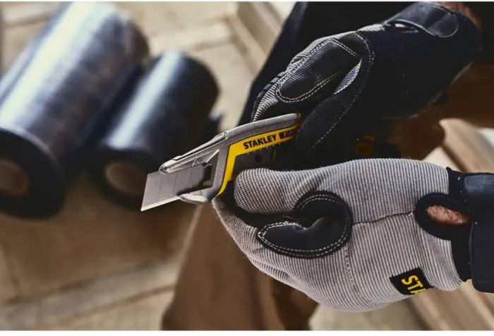 Ніж FatMax Integrated Snap Knife шириною 165 мм з лезом шириною 18 мм з сегментами, що відламуються STANLEY FMHT10594-0