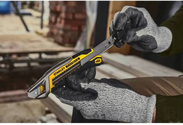 Ніж FatMax Integrated Snap Knife шириною 165 мм з лезом шириною 18 мм з сегментами, що відламуються STANLEY FMHT10594-0