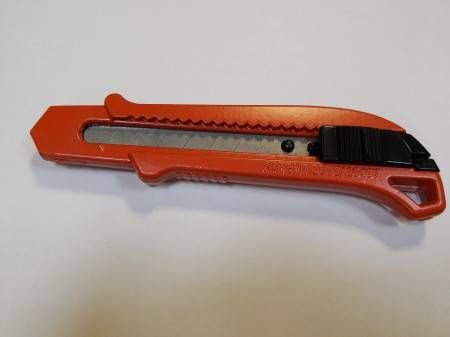 Професійний металевий ніж із змінним нефіксованим лезом арт. 598